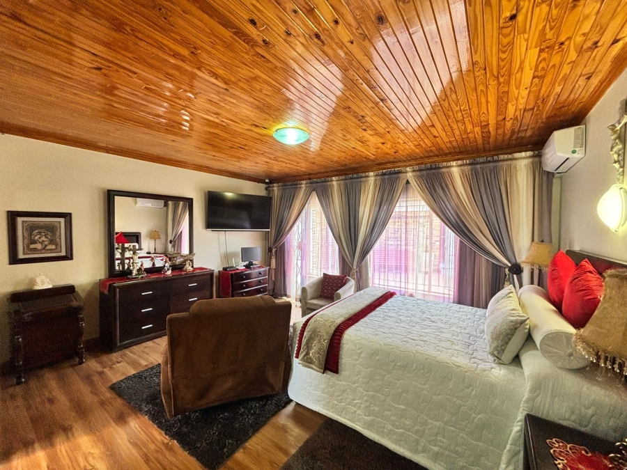 5 Bedroom Property for Sale in Flamwood North West